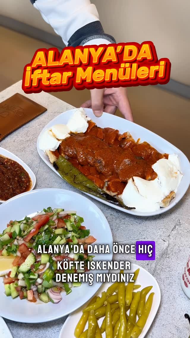 Alanya'da iftar menüleri serisinin 5. bölümünde @koftebeyalanya'dayız 🌙 Köfte iskender, piyaz ve çok daha fazlası.